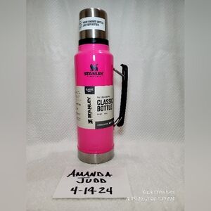 BNWT Stanley Classic Bottle 1.5 qt Electric Pink
